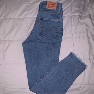Levi’s Ripped Skinny Jeans